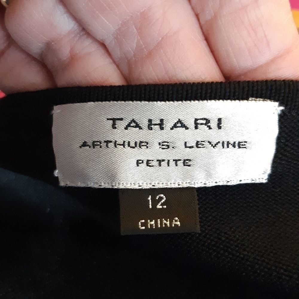 - Tahari sweater - Picture 7 of 7